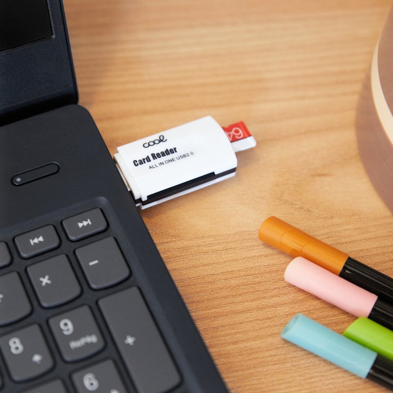 Universal COOL (All in One) White USB Memory Card Reader